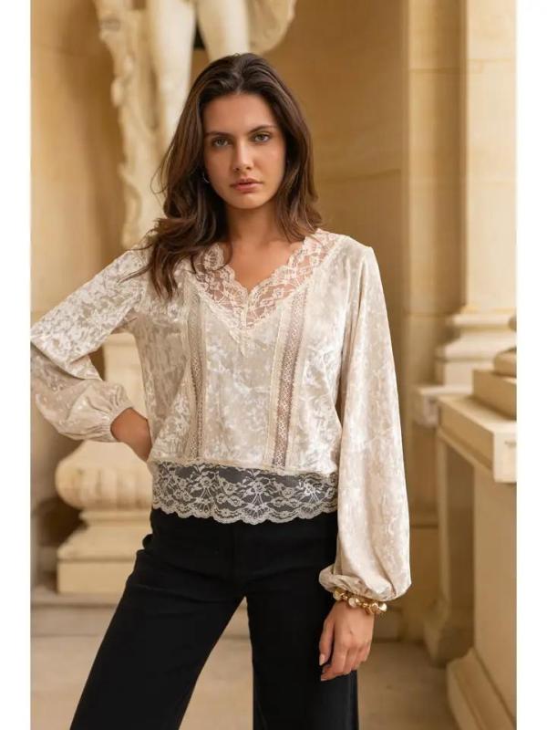 Blouse_Catherine_van_fluweel_met_V_hals