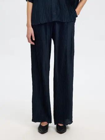 Elma_plisse_wijde_broek_donkerblauw_3