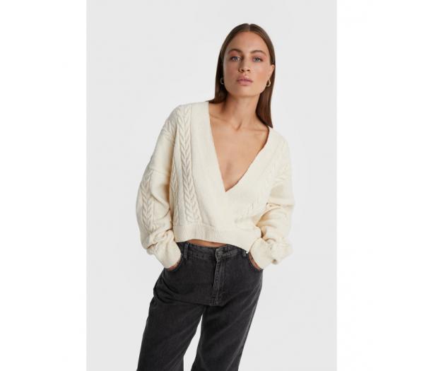 Knitted_cropped_v_neck_cream