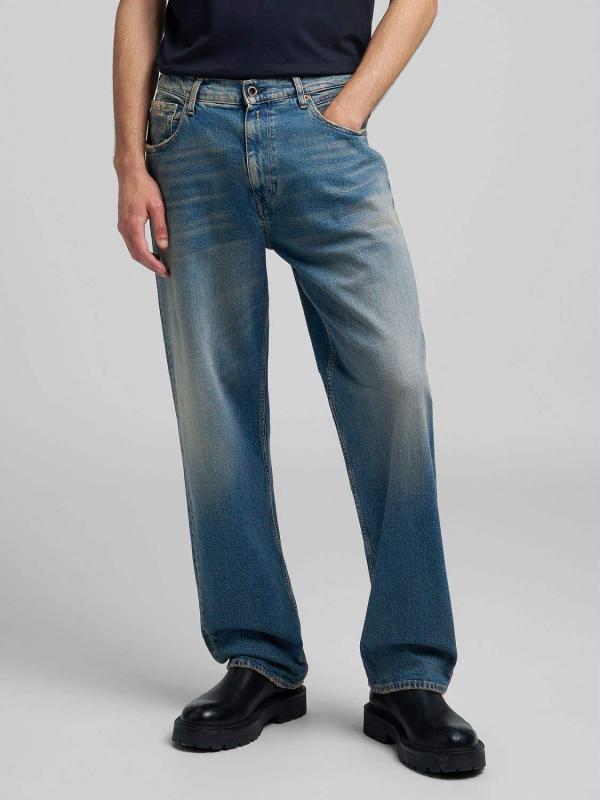 Kyran_light_blue_denim