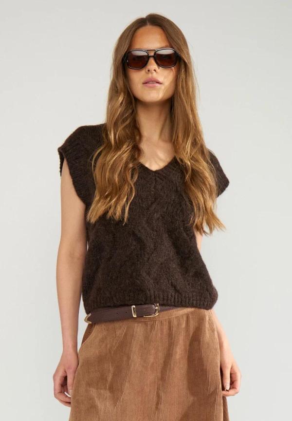 Nualmas_Knitted_Vest___Grs_4