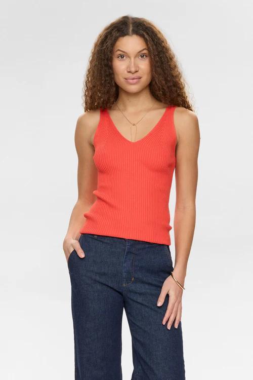 Nucerys_cropped_top_cayenne_6