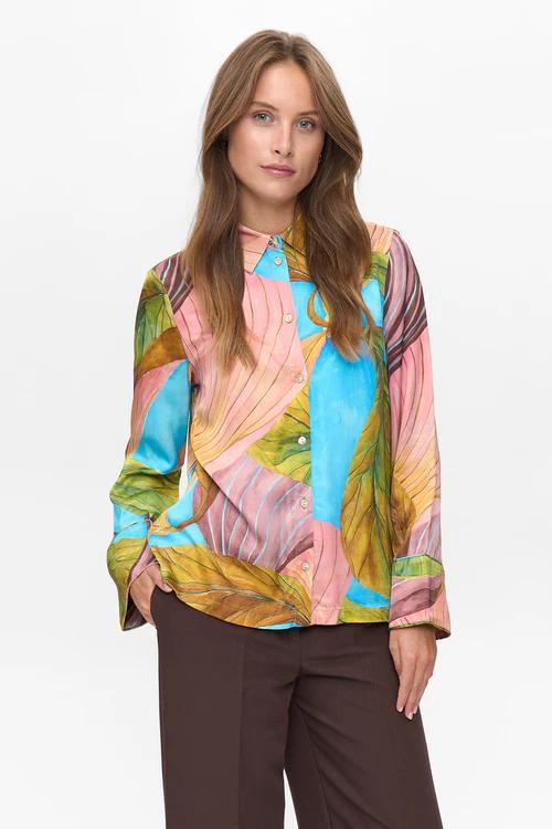 Nujia_shirt_aquaris