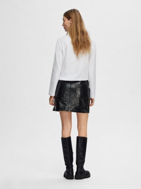 Black_mini_leather_skirt_2
