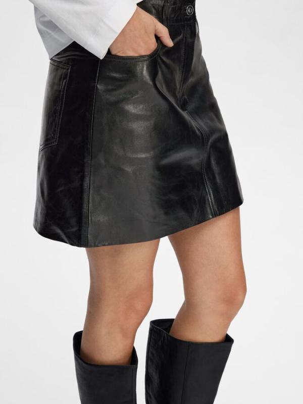 Black_mini_leather_skirt_4