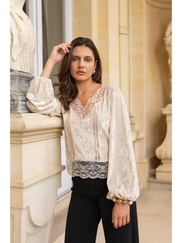 Blouse_Catherine_van_fluweel_met_V_hals_1