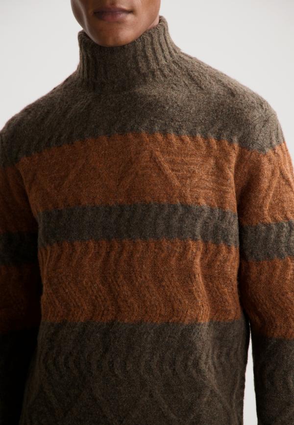 Caleb_turtleneck_rustic_brown_2