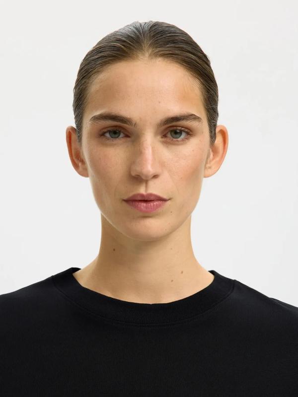 Col_women_oversised_tee_black_1