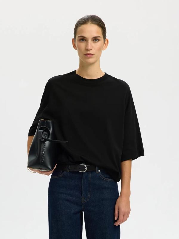Col_women_oversised_tee_black_4
