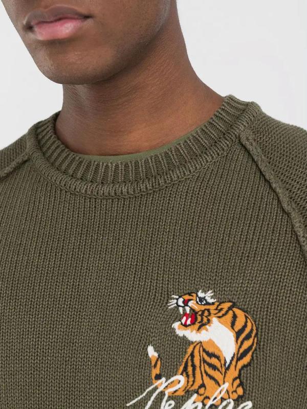 Crew_neck_sweater_with_tiger_4