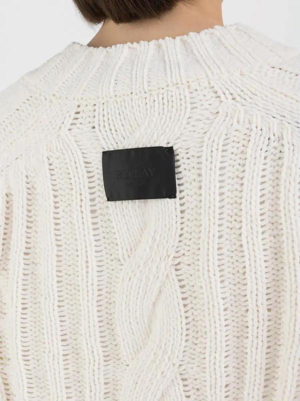 Cropped_sweater_with_cable_knit_design_5