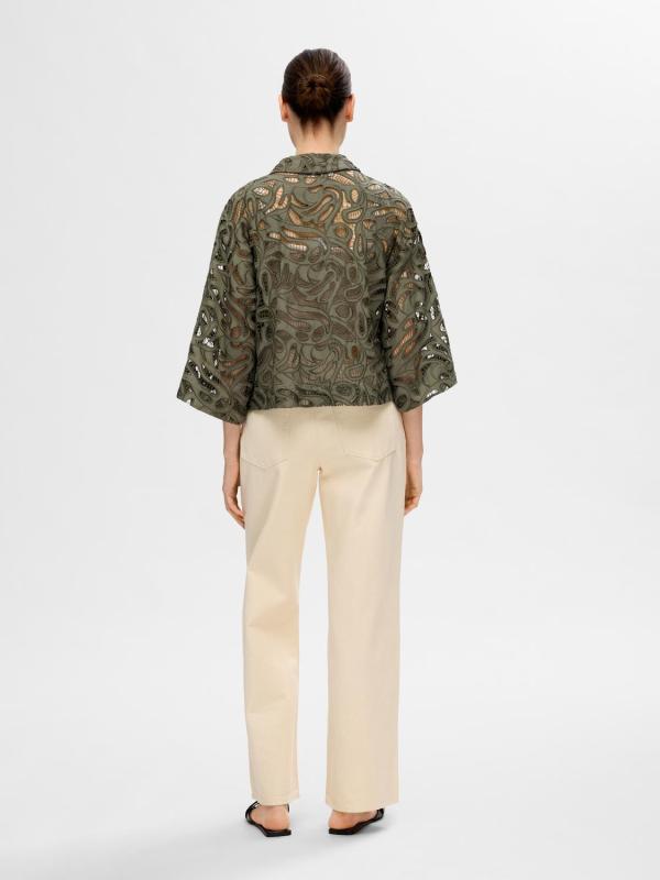 Green_cropped_broderi_shirt_