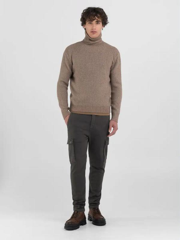 High_neck_sweater_7