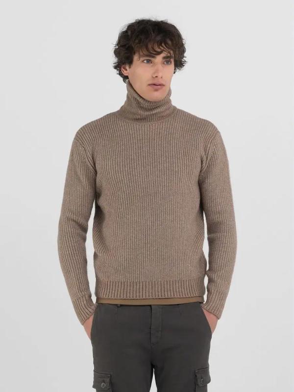 High_neck_sweater_9