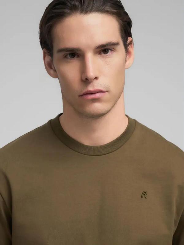Jersey_crew_neck_T_shirt_met_borduur_logo_groen_3