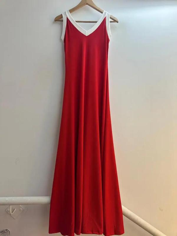 Lange_tweekleurige_jurk_met_bandjes_rood