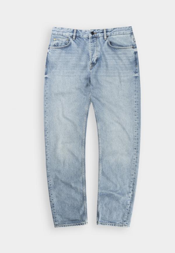 Lichtblauwe_loose_tapered_jeans