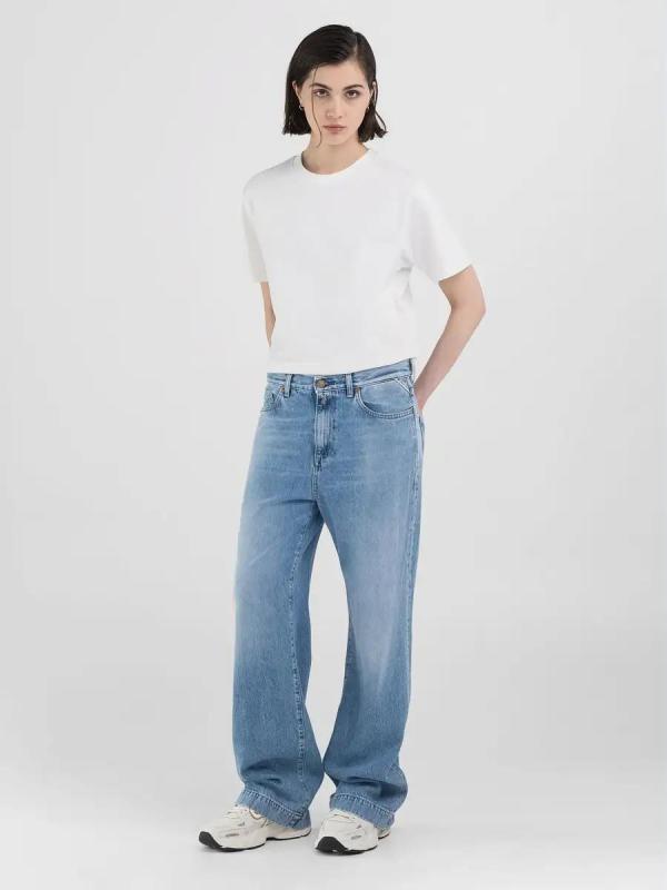 Melja_Relaxed_Straight_Jeans