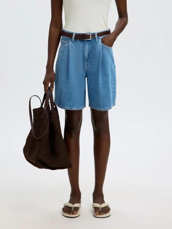 Merle_Wide_short_