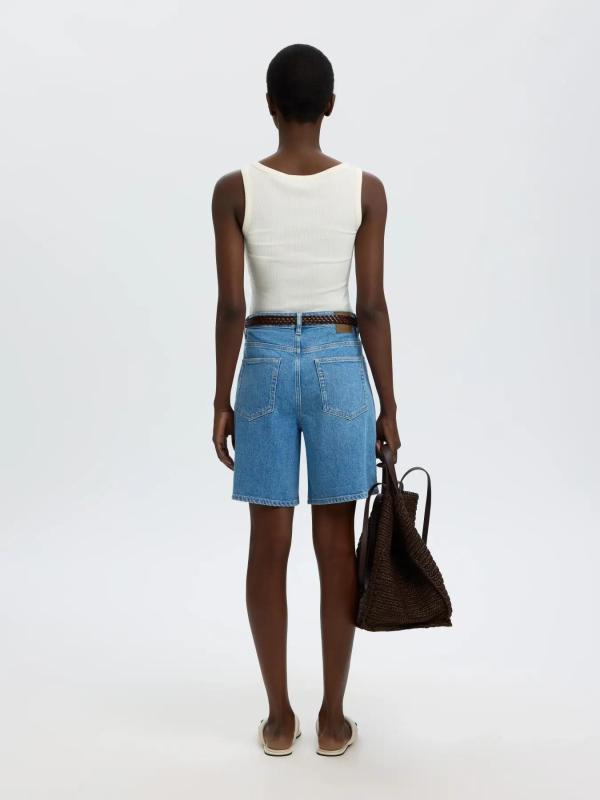 Merle_Wide_short__1