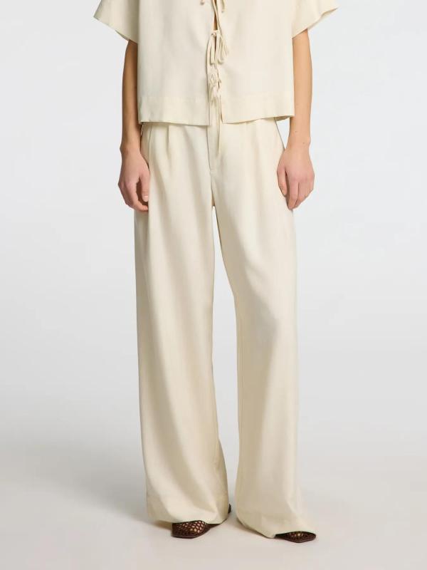 Natuk_bandplooi_wijde_pantalonoff_white