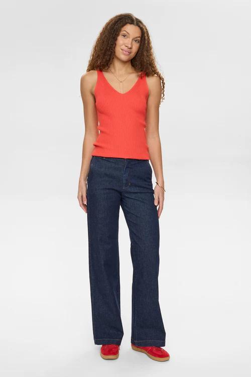 Nucerys_cropped_top_cayenne_4