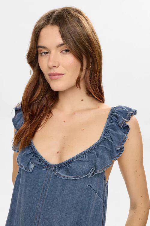 Nuelida_dress_jeans_3