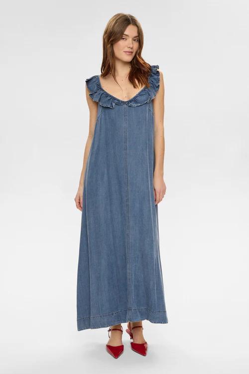 Nuelida_dress_jeans_4