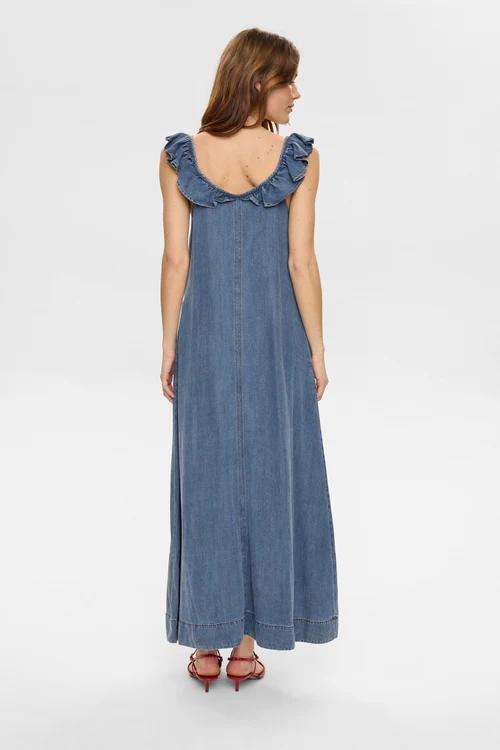 Nuelida_dress_jeans_5