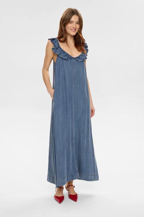 Nuelida_dress_jeans_6