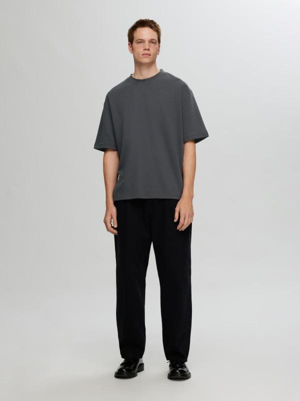 Oscar_loose_t_shirt_asphalt_6