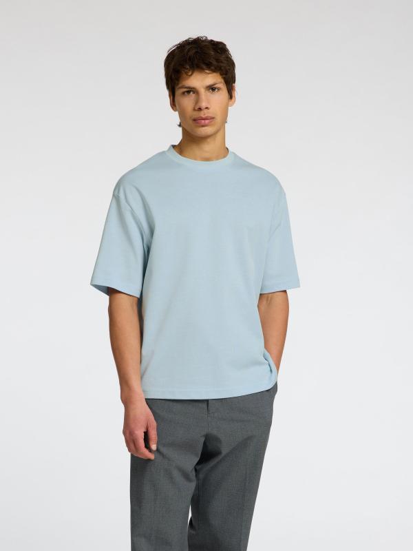 Oscar_loose_tee_winter_sky_1