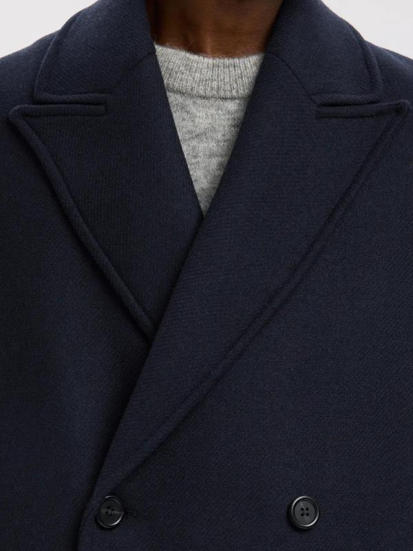 Simon_manteco_coat_sky_captain