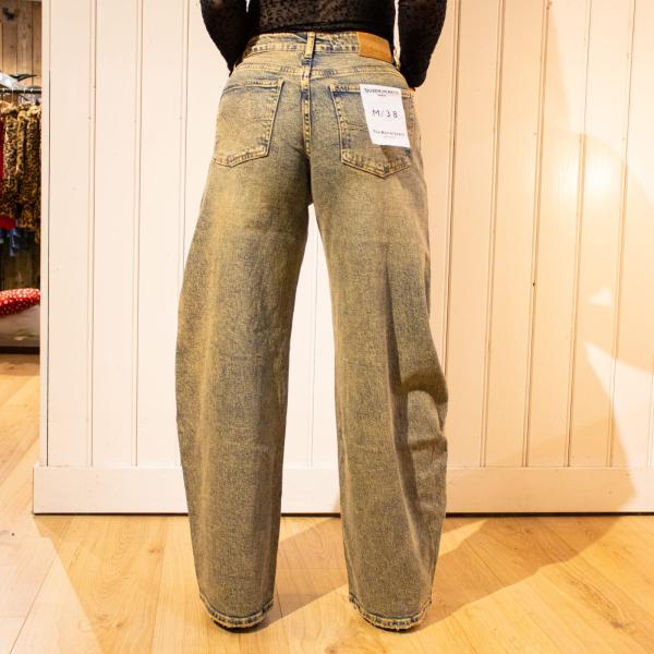 W3717_9_Barrel_Jeans_