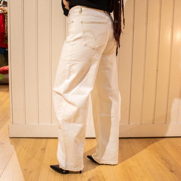 W3717_B_Barrel_Jeans_white
