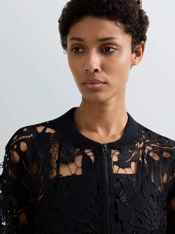 Zip_up_sweater_with_lace_zwart_2