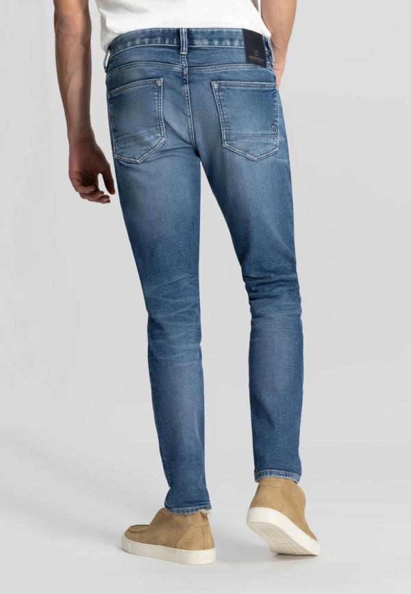 sir_b_classic_worn_blue_jeans_1