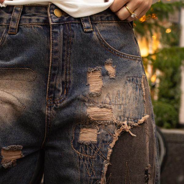 wide_leg_barrel_distressed_jeans_2