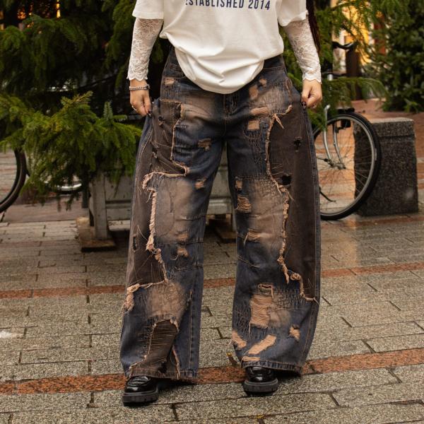 wide_leg_barrel_distressed_jeans_4